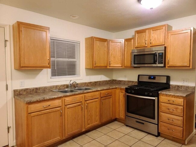 Building Photo - 121 Schofield Ct