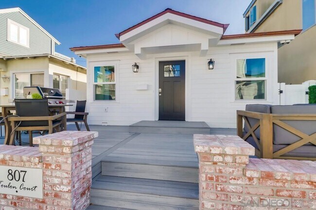 Building Photo - 807 Toulon Ct