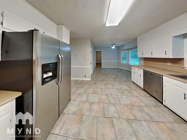 Building Photo - 2211 Tarence Ln SW