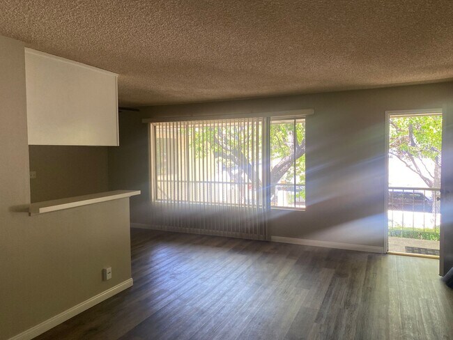 Foto del edificio - Spacious 1 Bedroom 1 Bath Upstairs Apartment