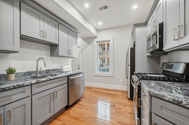 Building Photo - 81 Hillside St