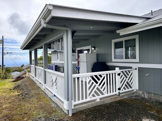 Building Photo - Fully Furnished Home