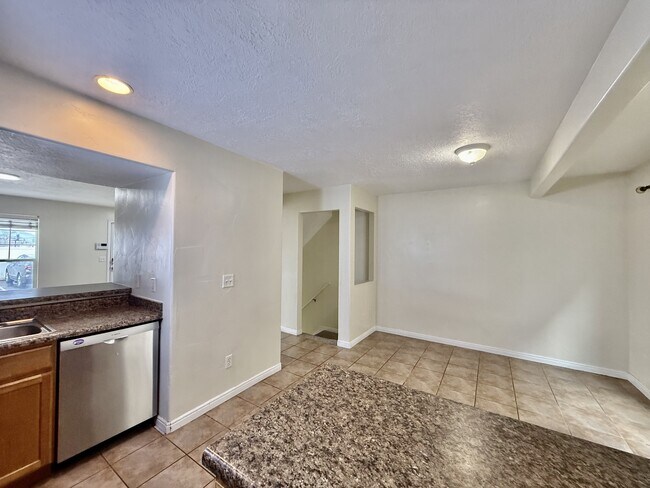 Foto del edificio - 4709 S Falkirk Dr