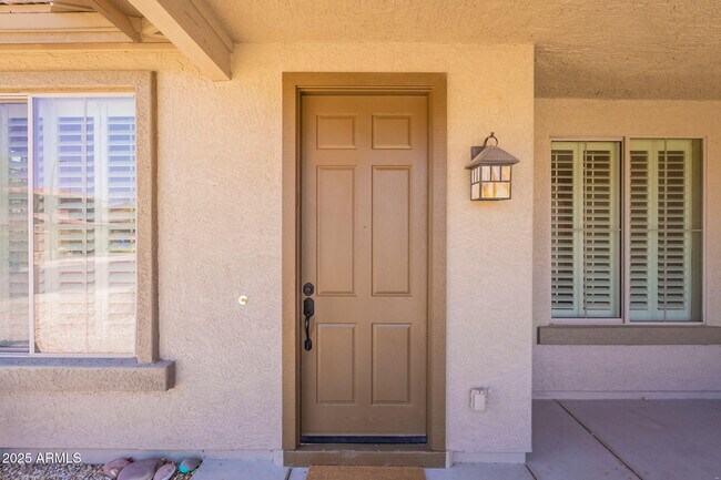 Foto del edificio - 888 S 165th Ln