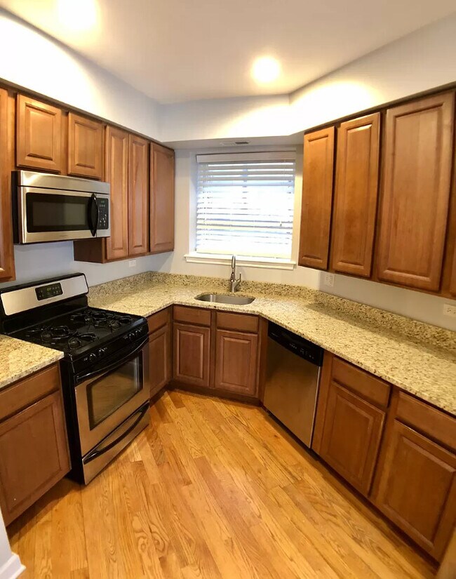 Foto del edificio - 2341 N Albany Ave