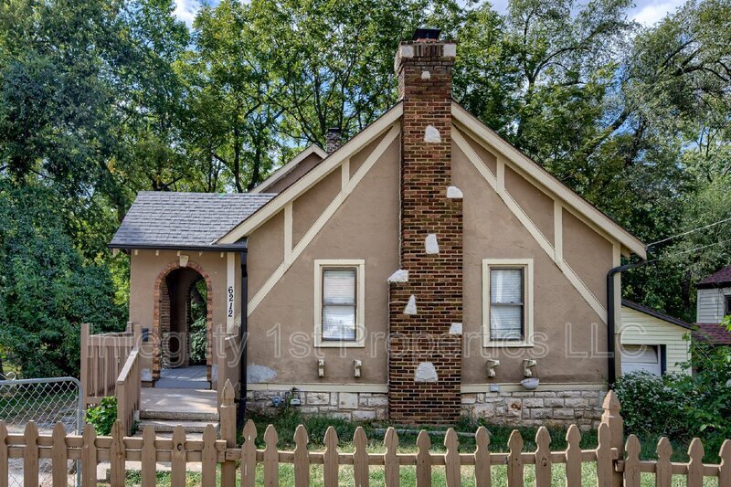 Foto principal - 6212 Walrond Ave