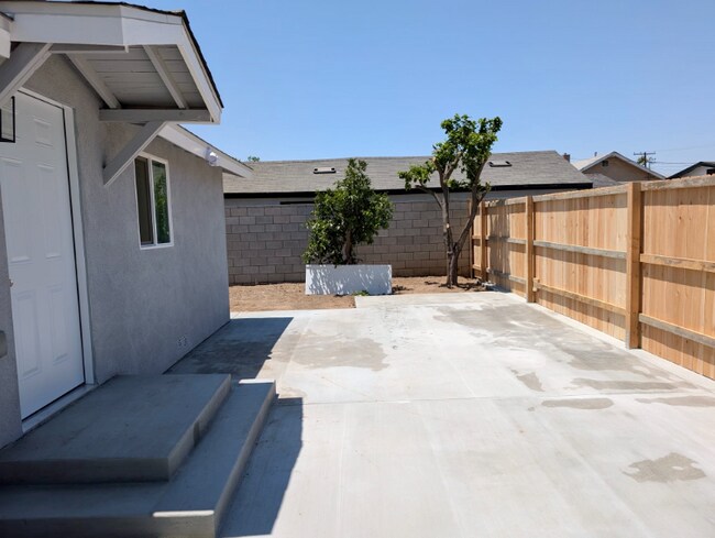Foto del edificio - 7614 Fern Ave