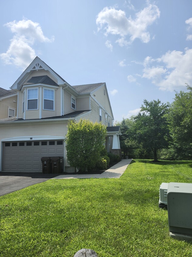 Front entrance of property - 43 Woodside Knolls Dr