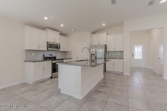Building Photo - 12613 Itani Ct