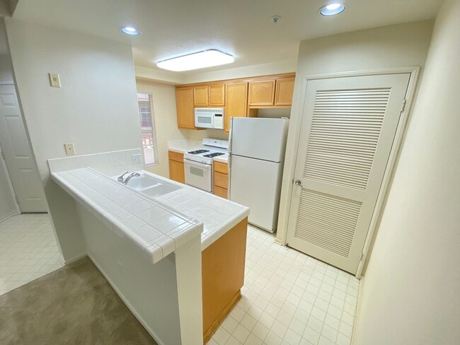 Photo - Advent - Low Deposit W/ Laundry & Parking House