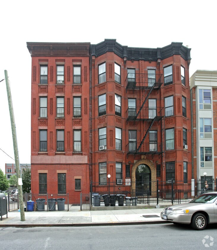 Building Photo - 1005 Putnam Ave