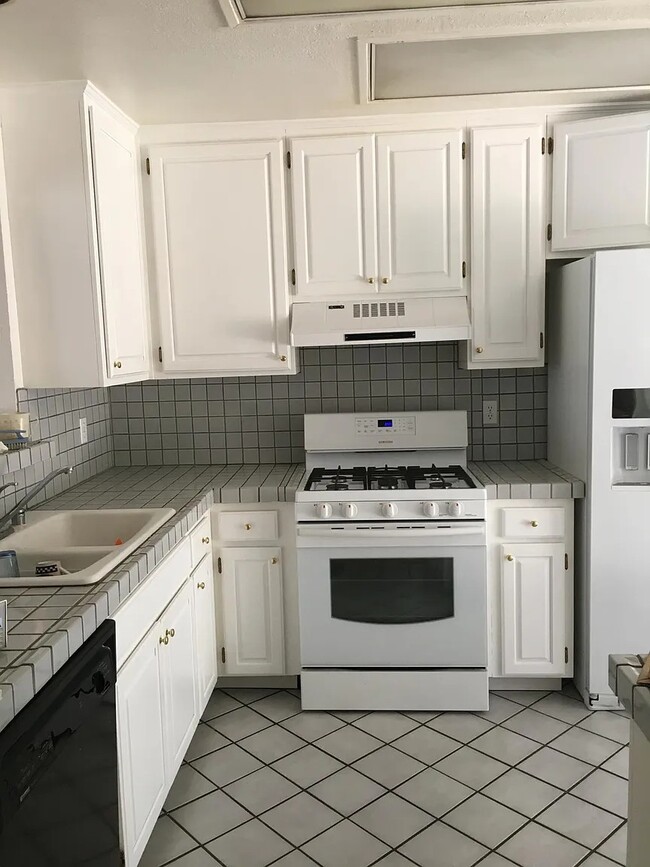 Building Photo - 4425 Caminito Pedernal