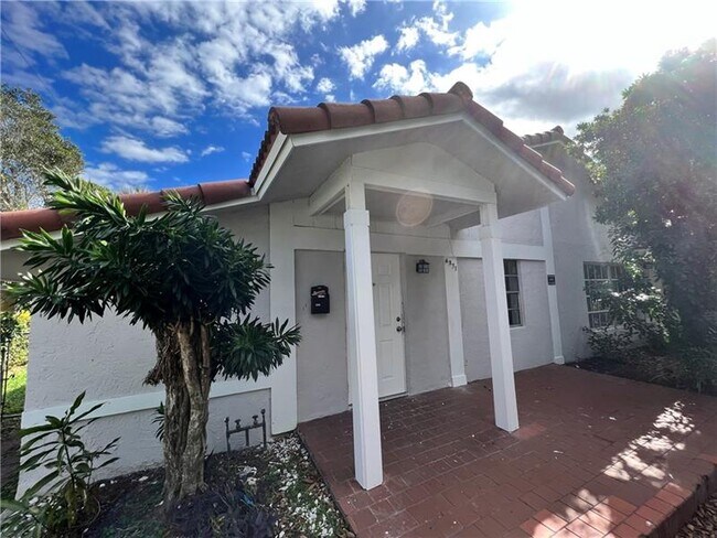 Foto del edificio - 4371 NW 80th Ave