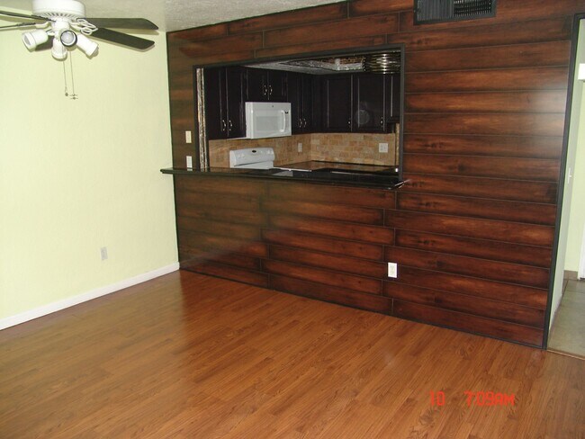 Foto del edificio - 1645 W Baseline Rd