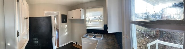 Foto del edificio - 45 Lakeside Dr