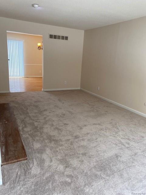 Building Photo - 6334 Laurentian Ct