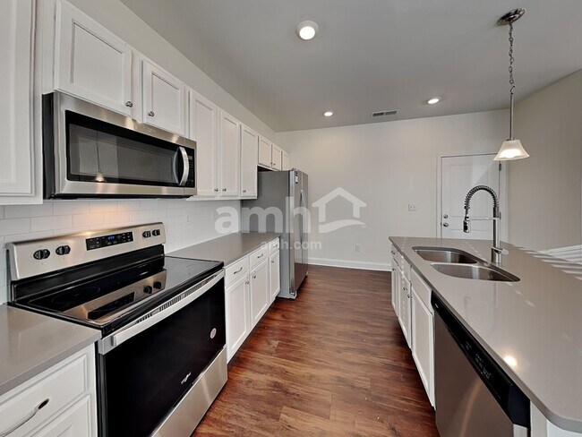 Foto del edificio - 7022 Garrett Ct