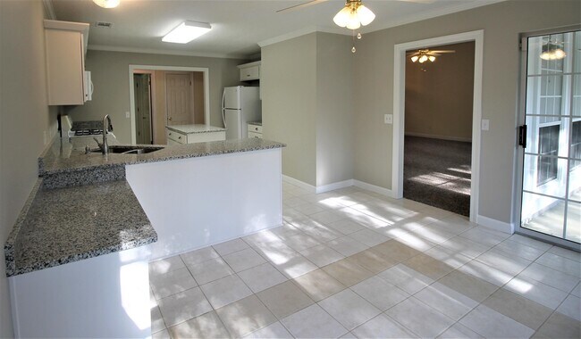 Building Photo - 1650 Parkside Cir