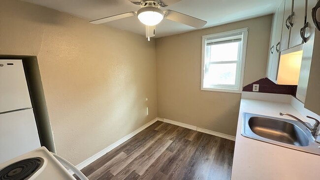 Building Photo - 904 Park Ave