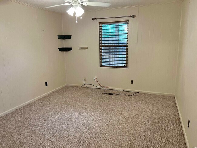 Building Photo - 4067 Fairway Dr