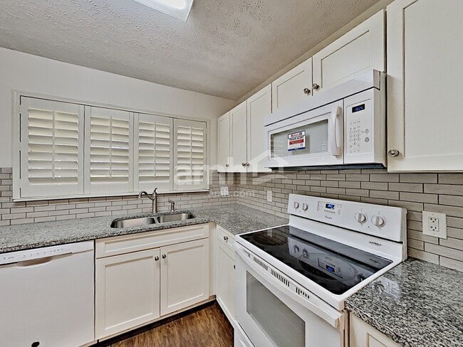 Building Photo - 7320 Middlebrook Cir