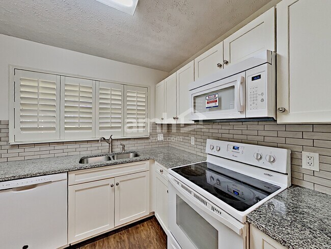 Foto del edificio - 7320 Middlebrook Cir