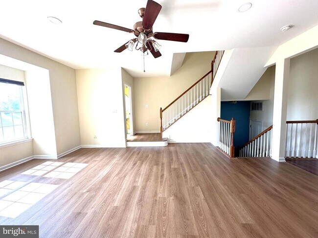 Building Photo - 25795 Clairmont Manor Square