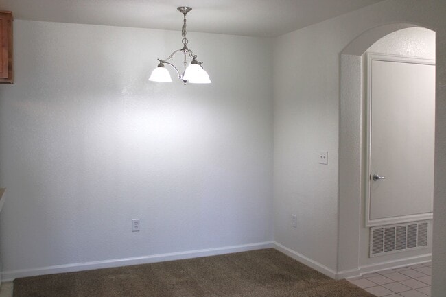 Building Photo - 4645 Hahns Peak Dr