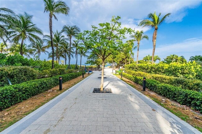 Building Photo - 9195 collins Ave