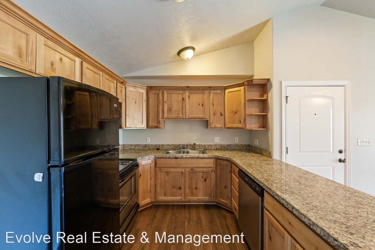 Primary Photo - 3 br, 2 bath House - 986 W 270 S #302