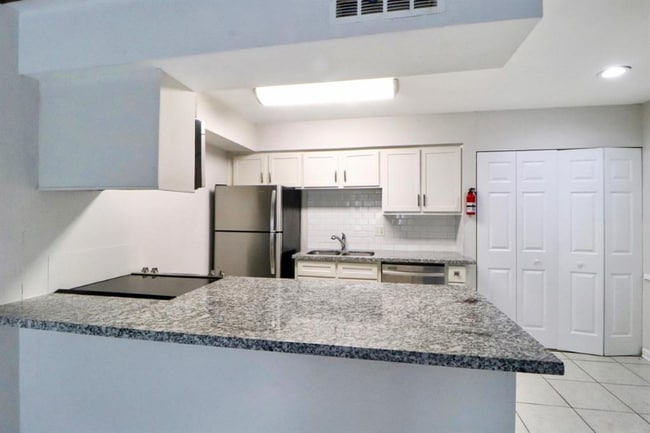 Photo - 5929 Queensloch Dr (Houston, TX) Apartment