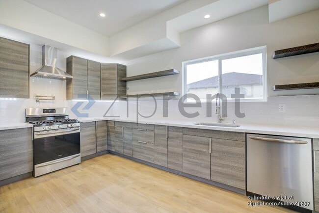 Building Photo - Unit
