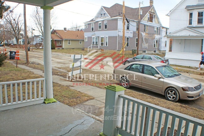 Building Photo - 419 Alberta St