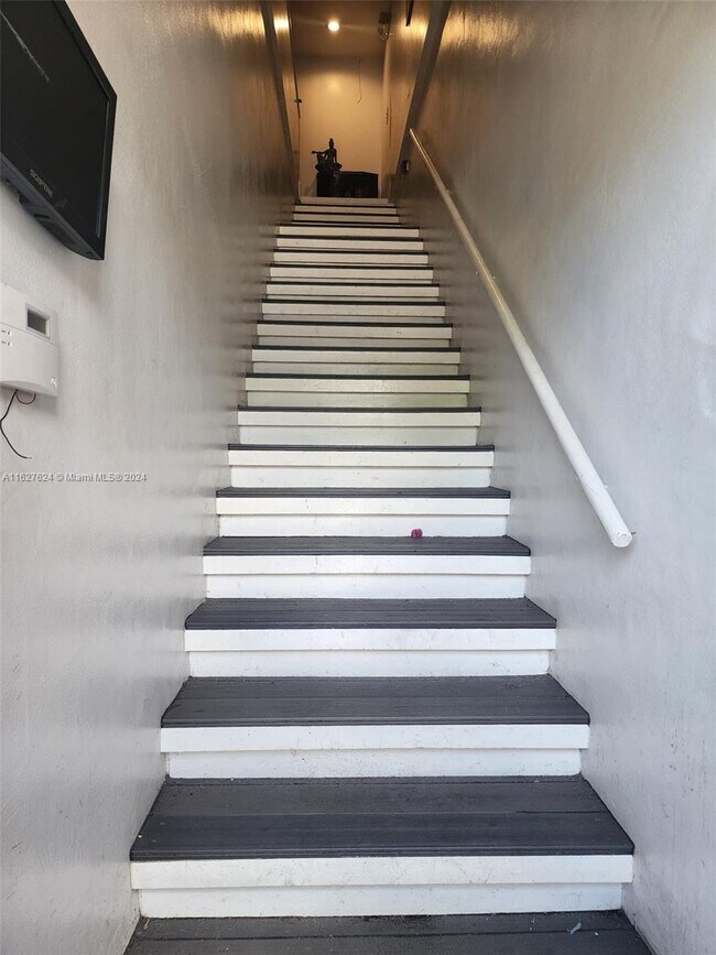 Building Photo - 810 SW 14th St