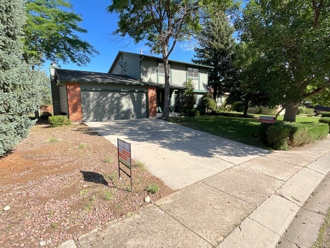 Building Photo - 4 Bedroom Home Available Near E Cheyenne M...