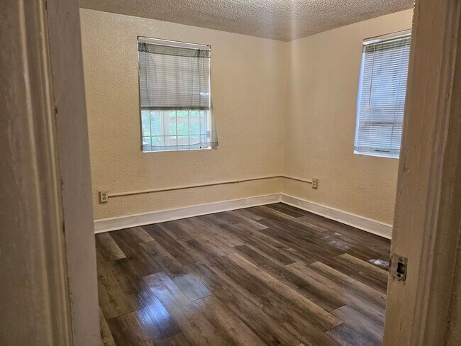 Foto del edificio - 2113 Mount Herman St