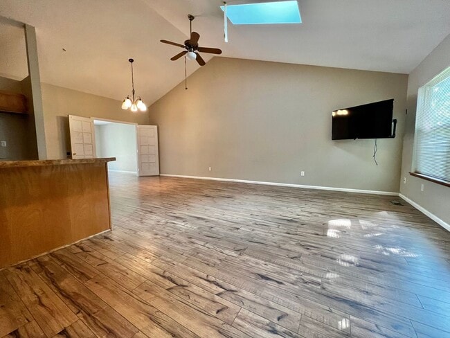 Building Photo - Charming 2 Bedroom House with Office, Fenc...
