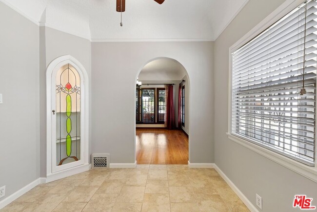 Foto del edificio - 1028 Meadowbrook Ave