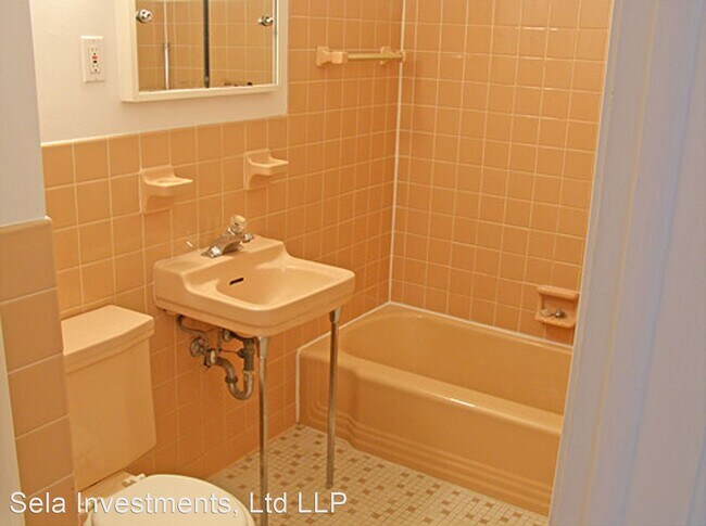 Building Photo - 1 br, 1 bath Apartment - 1565-1575 St Paul...