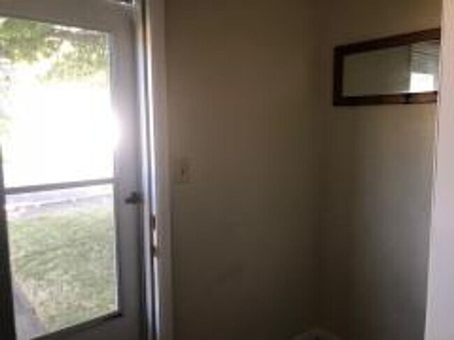 Building Photo - 3 Bedroom Cape Cod Home in Fairborn w/Deta...