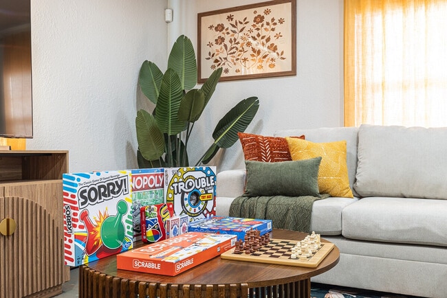 Building Photo - 839 Patchett St