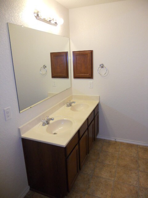 Building Photo - 9219 Hanover Cove