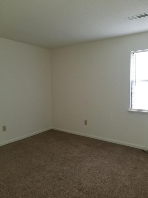 Building Photo - 8 Duchess Ct