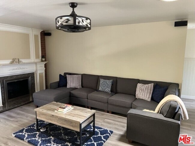 Building Photo - 729 Kenmore Cir