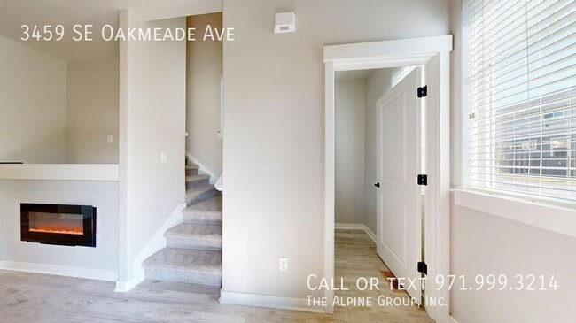 Building Photo - 3459 SE Oakmeade Ave