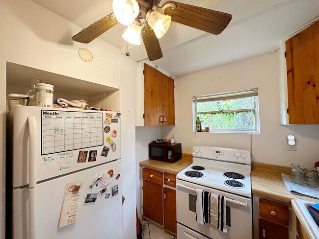 Foto del edificio - 732-A NE 3rd Ave. Gainesville, FL 32601 Duckpond