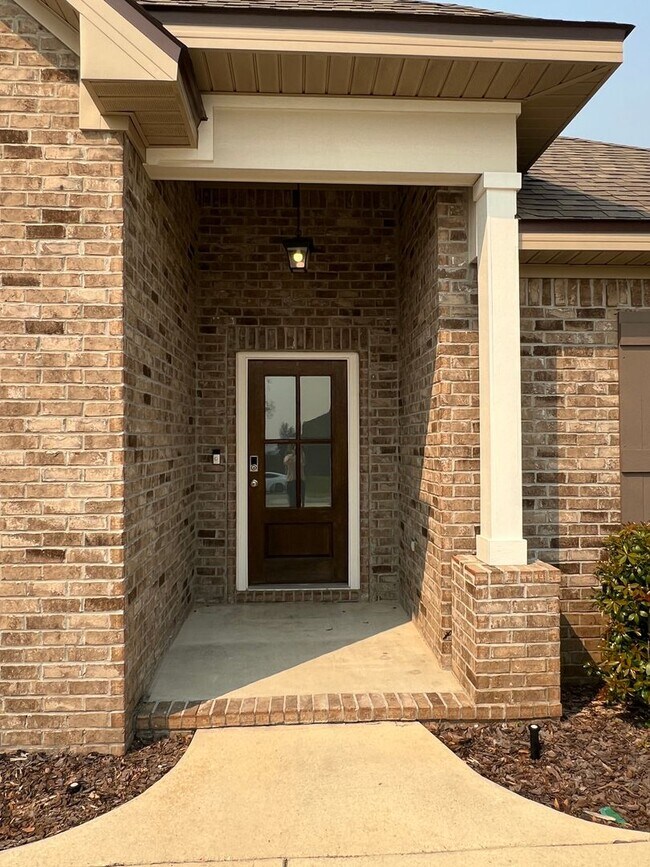 Building Photo - Stunning 4 Bedroom