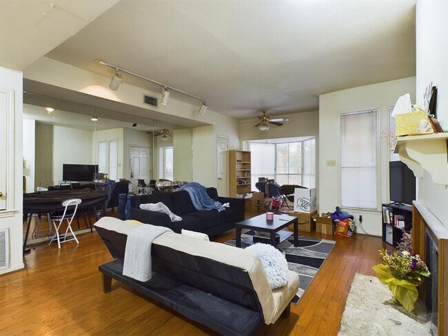 Building Photo - 2529 Rio Grande St