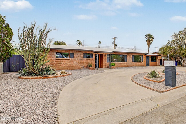 Foto del edificio - 5120 E Alberta Dr