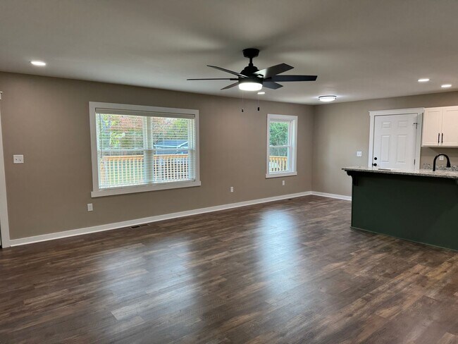 Foto del edificio - 516 Claremoor Ave